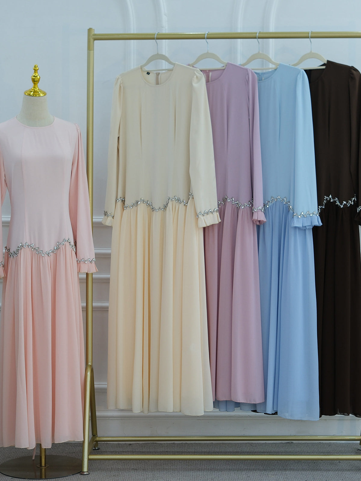 ZAYRÉVA – Elegant Lace Abaya