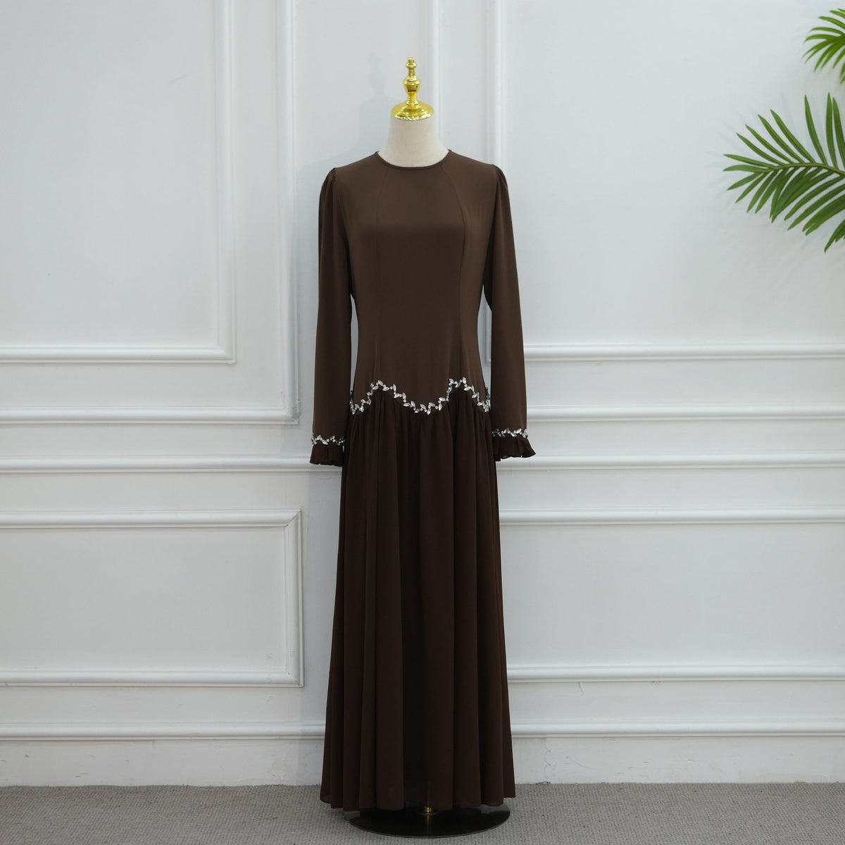 ZAYRÉVA – Elegant Lace Abaya