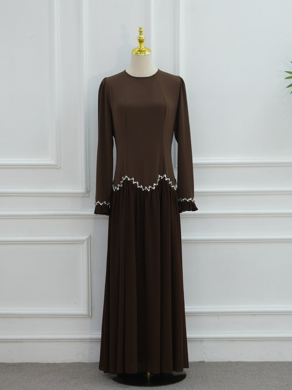 ZAYRÉVA – Elegant Lace Abaya