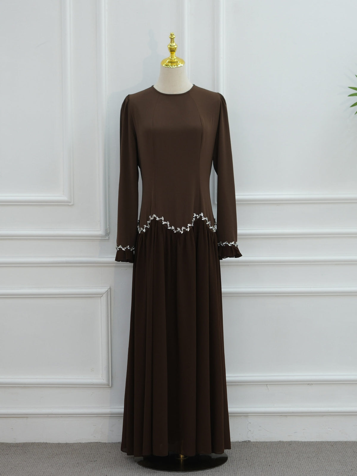 ZAYRÉVA – Elegant Lace Abaya