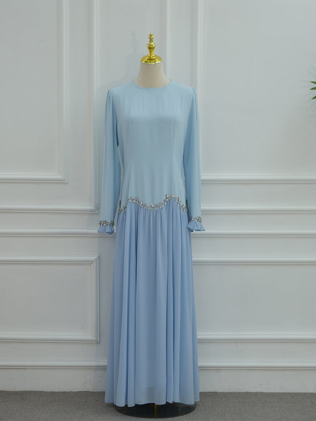 ZAYRÉVA – Elegant Lace Abaya
