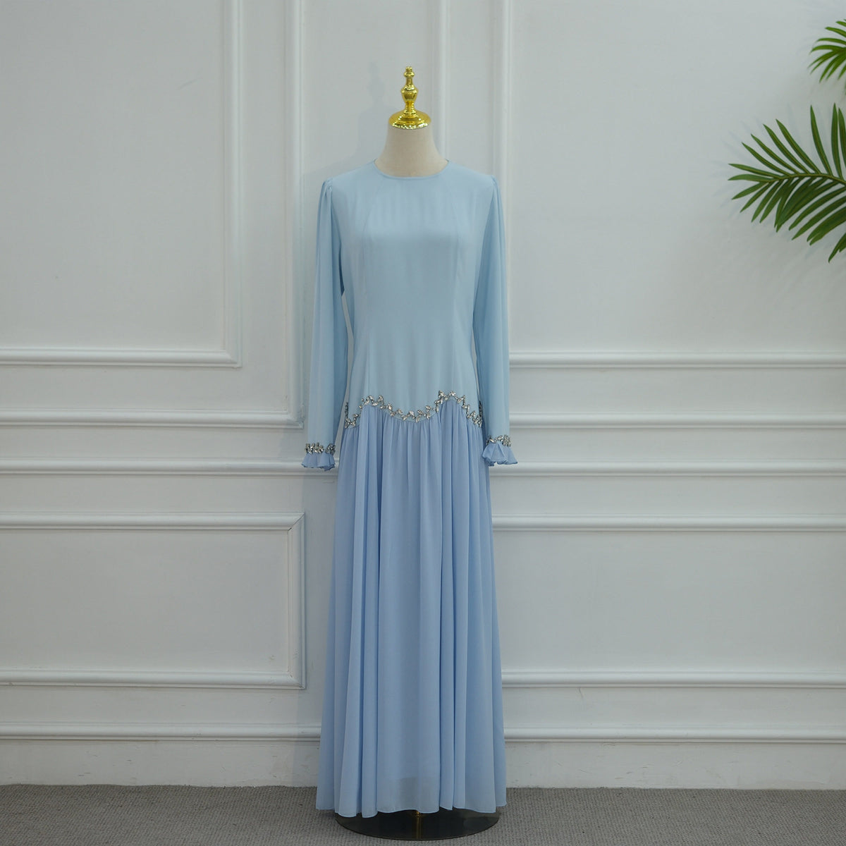 ZAYRÉVA – Elegant Lace Abaya