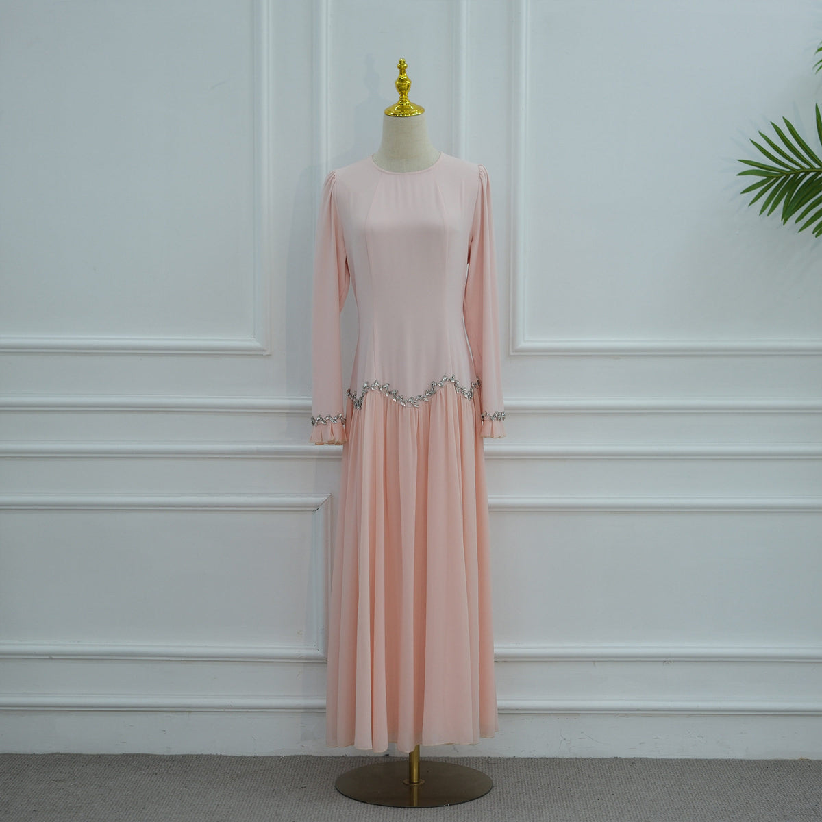 ZAYRÉVA – Elegant Lace Abaya