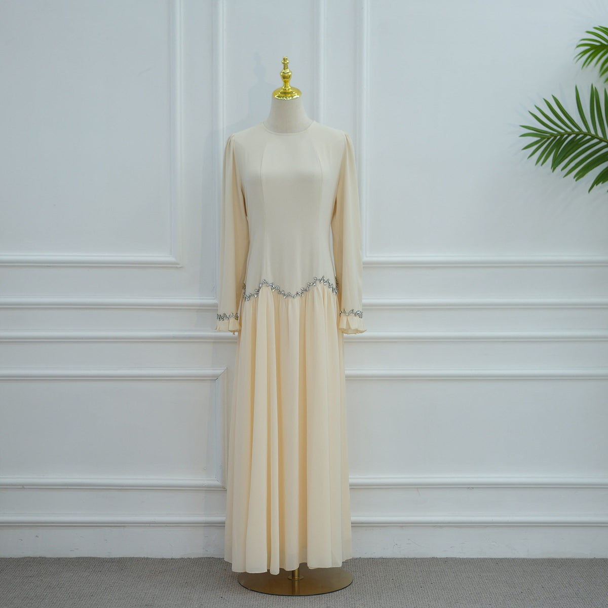 ZAYRÉVA – Elegant Lace Abaya